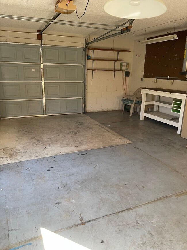 Building Photo - Spacious two bedroom two bath one car garage great location