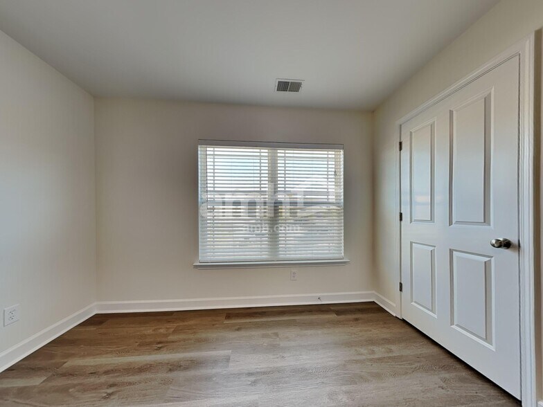 Building Photo - 105 Summer Hill Ct