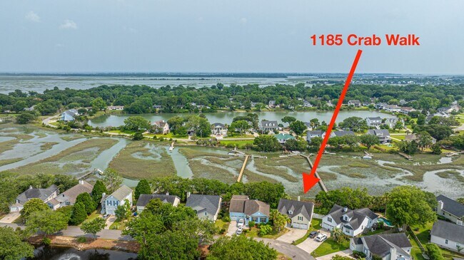 Building Photo - Gorgeous 4 BR/2BA Marshfront Home With Cre...