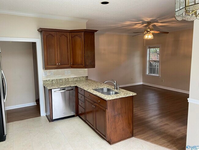 Building Photo - 524 SW Sussex Dr