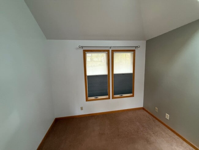 Building Photo - 709 Manor Dr