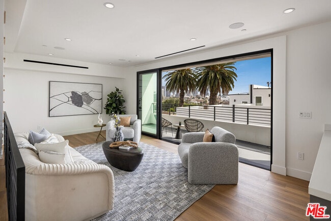 Building Photo - 1247 1/2 W Bellevue Ave