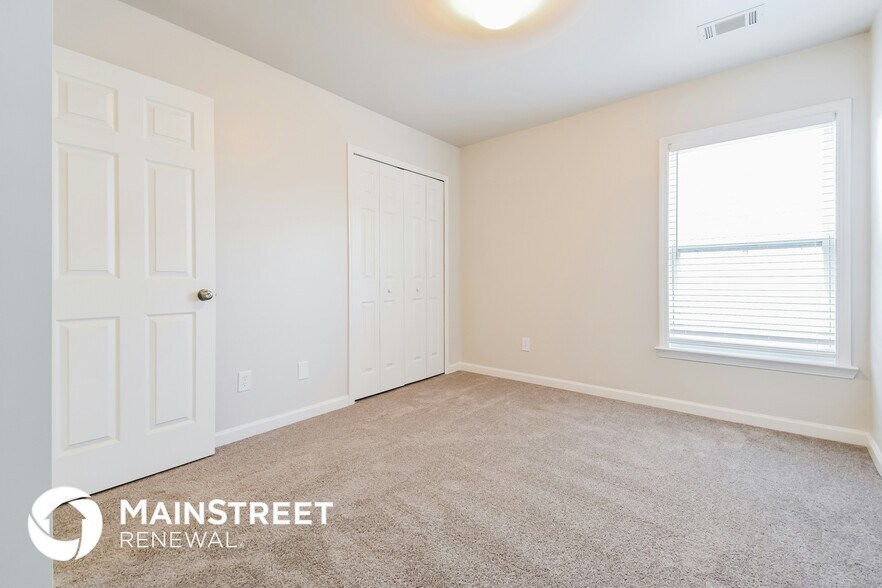 Building Photo - 8904 Crestview Cir