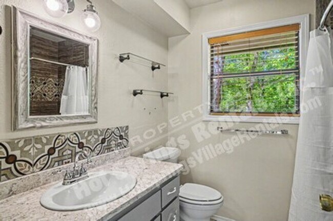 Building Photo - West Gate Area |Home |Unfurnished