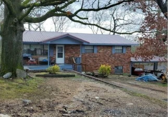 Primary Photo - 54 Carolyn Ln