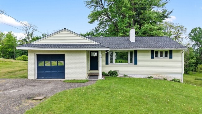 Primary Photo - 212 Jensen Rd