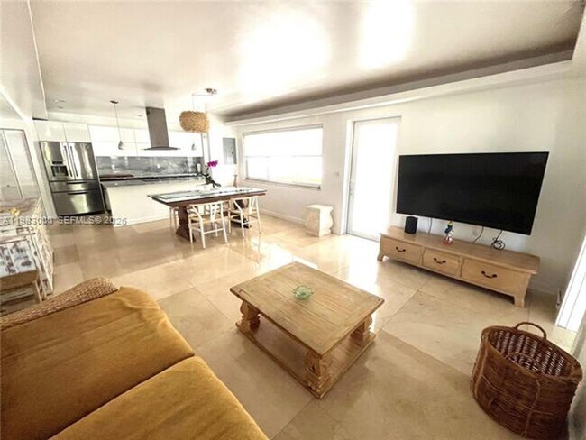 Building Photo - 10190 Collins Ave