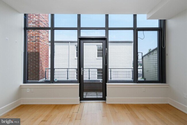 Building Photo - 2516 Q St NW
