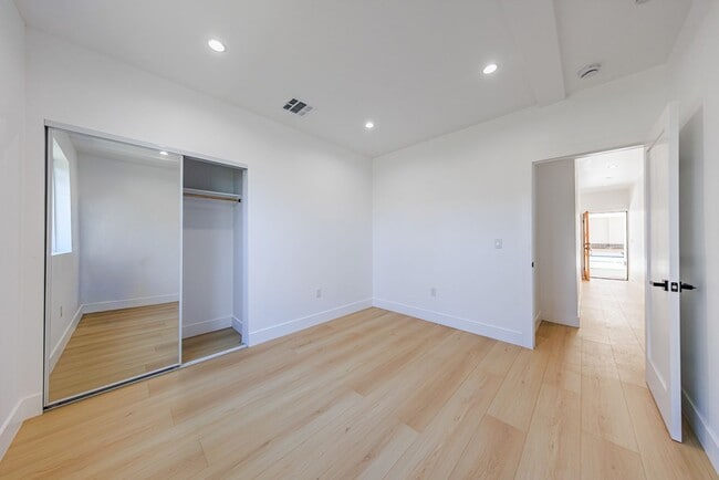 Building Photo - 1259 S Longwood Ave