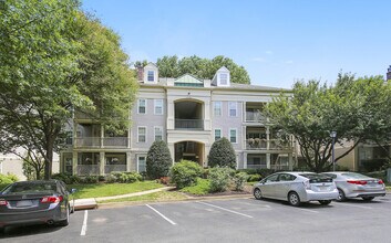 Building Photo - Top-Floor 3BD/3BA seconds to Downtown Crown!
