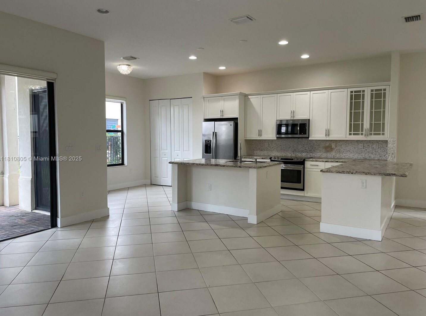 Building Photo - 3316 W 98th Pl