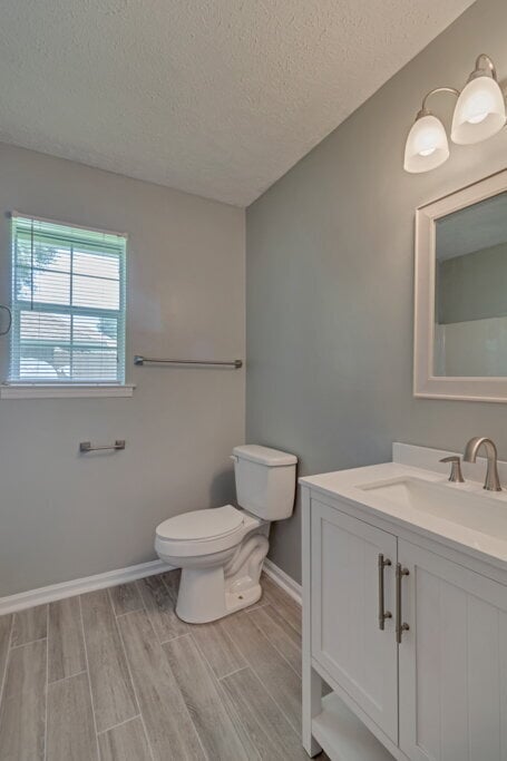 Building Photo - Nicely Renovated Ranch in Richmond Hill with Hard Surface Floors Throughout