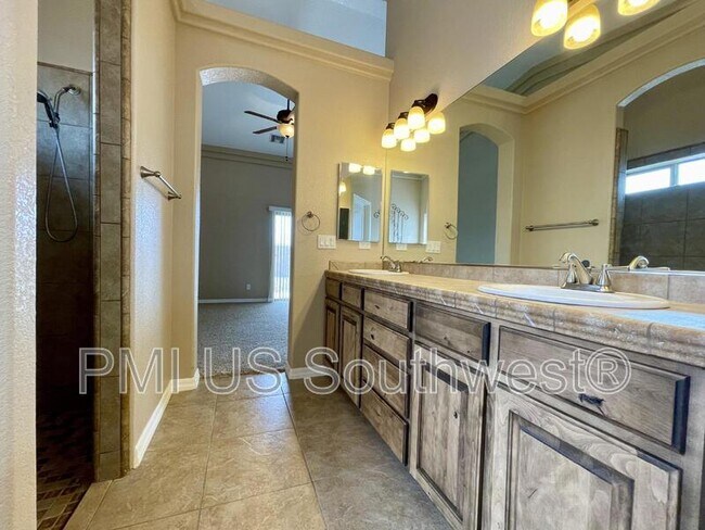 Building Photo - 11 Hickory Knoll Cir