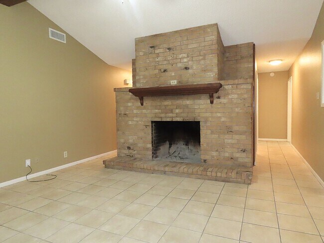 Building Photo - 11782 S Hillcreek Rd