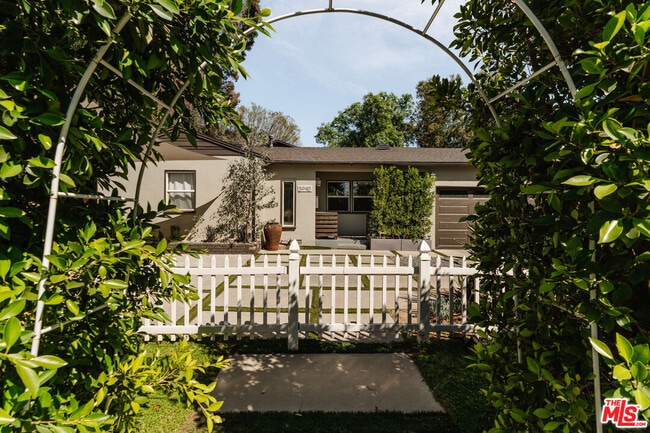 Building Photo - 5940 Matilija Ave