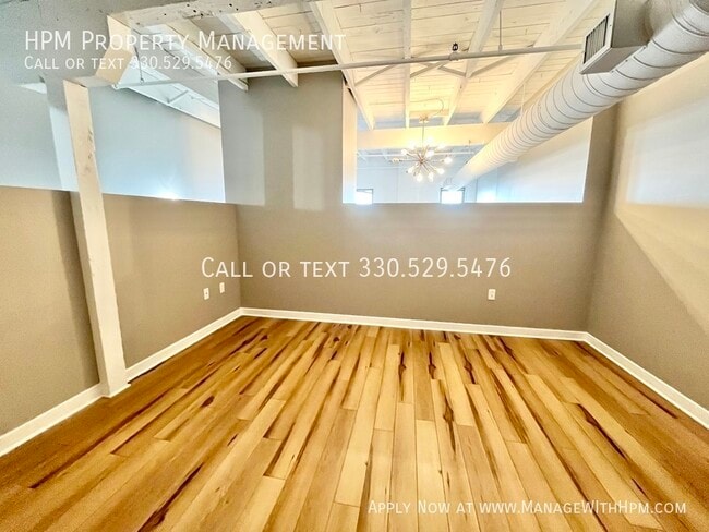 Building Photo - 1133 W 9th St