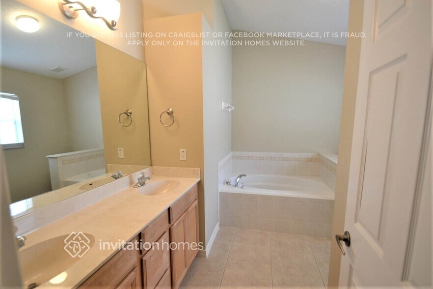 Building Photo - 562 Coral Trace Blvd