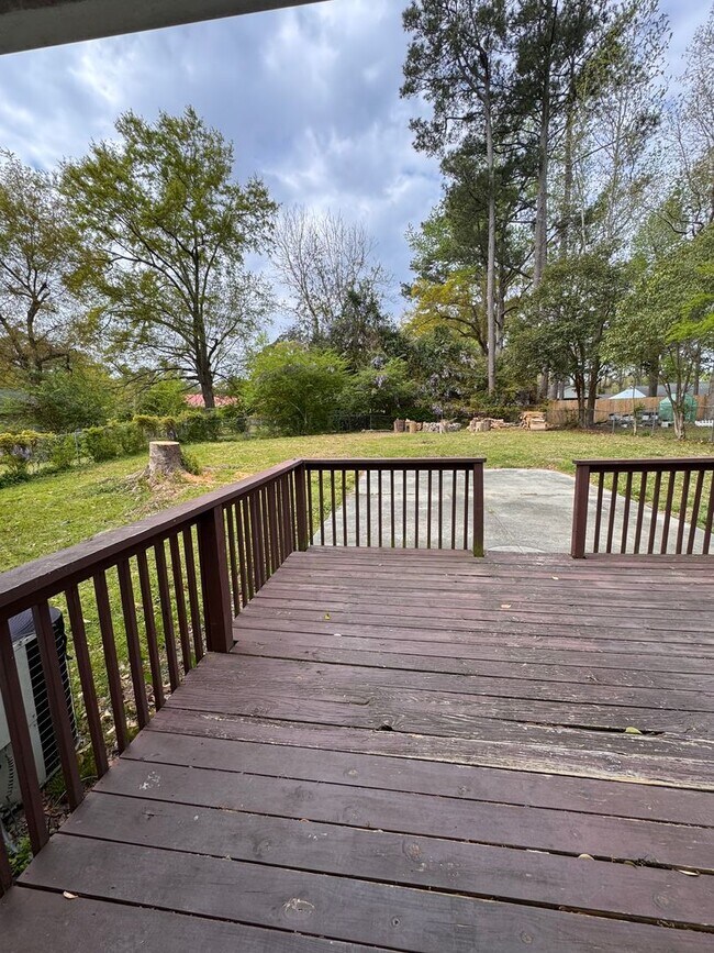 Building Photo - 503 Henderson Dr