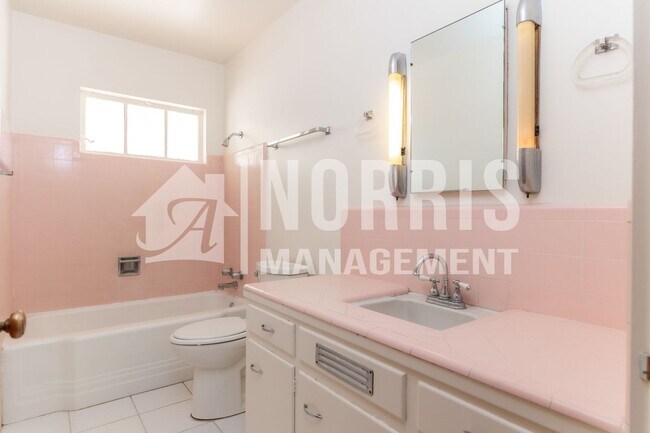 Building Photo - Quaint Home in an Established Neighborhood