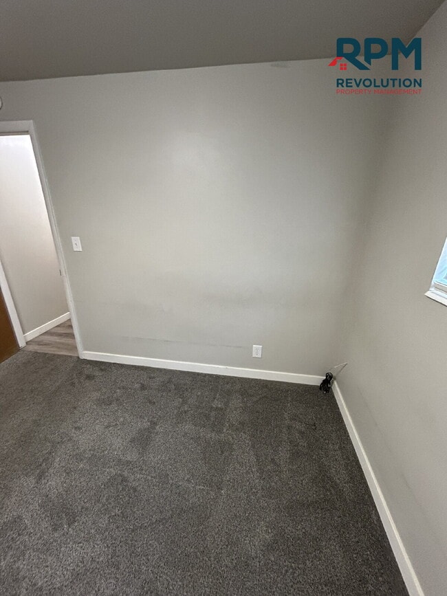 Building Photo - "Charming 2-Bedroom Oasis with Spacious Living in Washington Terrace!"