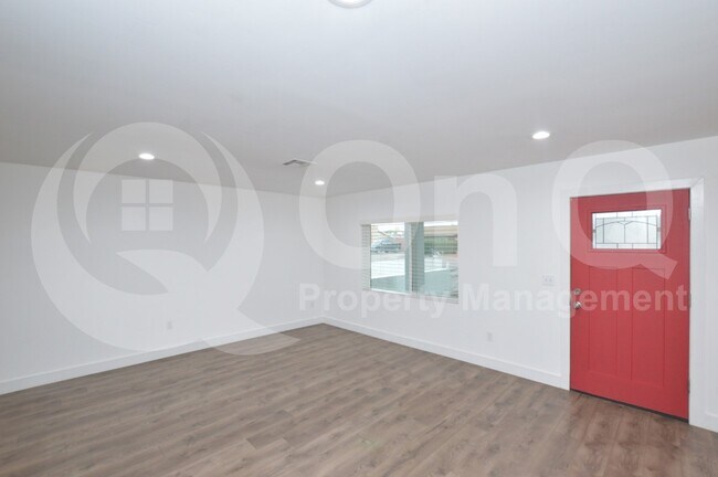 Building Photo - 2055 E Orange St.