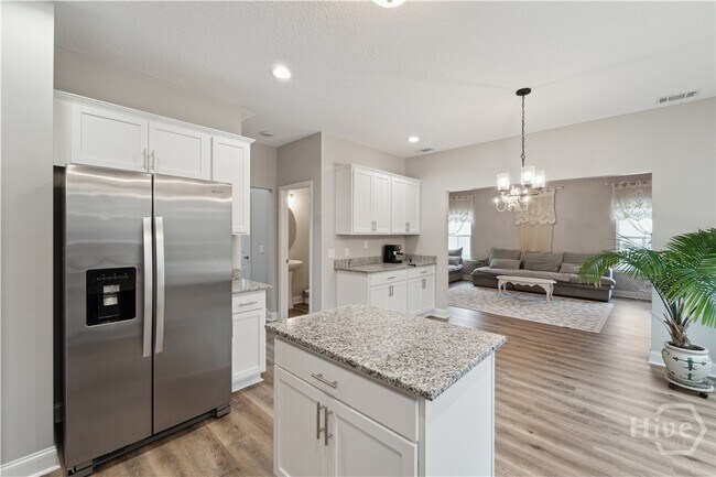 Building Photo - 601 Meloney Dr