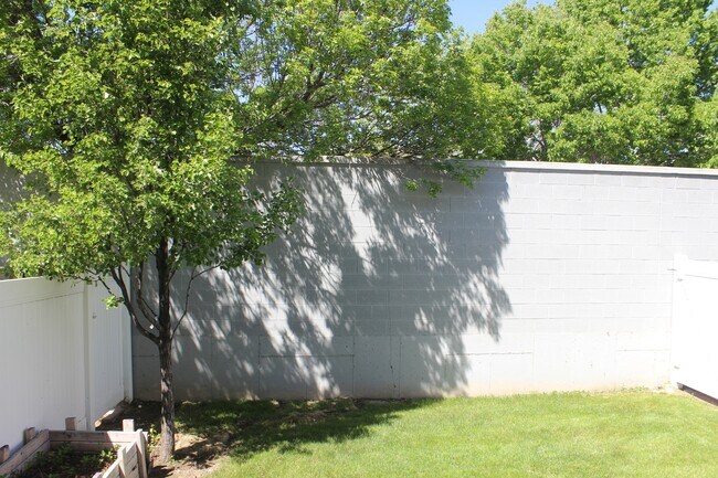 Building Photo - 12458 S Shadow Bnd Ln
