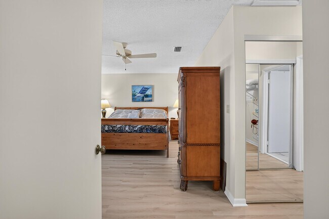 Building Photo - 65 Pelican Pointe Dr