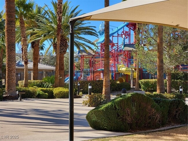 Building Photo - 343 Botanic Gardens Dr