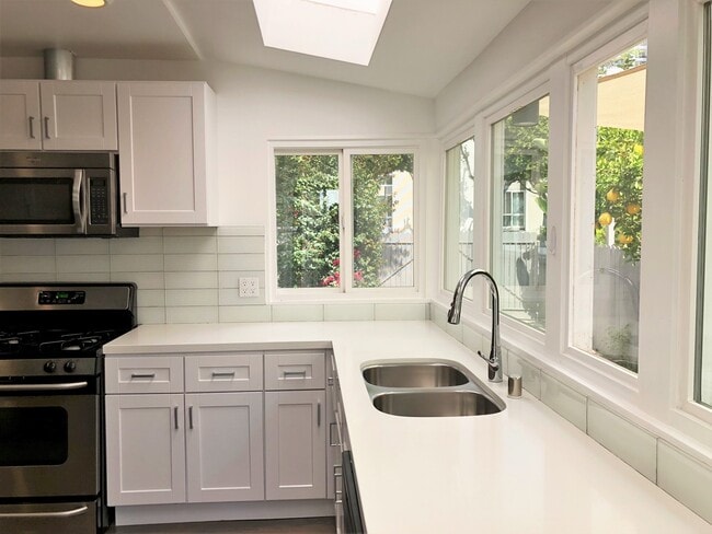 Building Photo - Luxury Remodeled Home with City Views in the Heart of West Hollywood