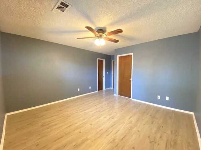 Building Photo - 2911 Winners Cir