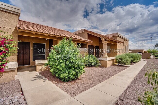 Building Photo - 20420 N 6th Dr