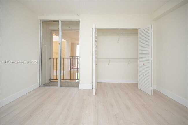 Building Photo - 9210 Fontainebleau Blvd