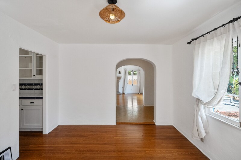 Building Photo - 848 17th St