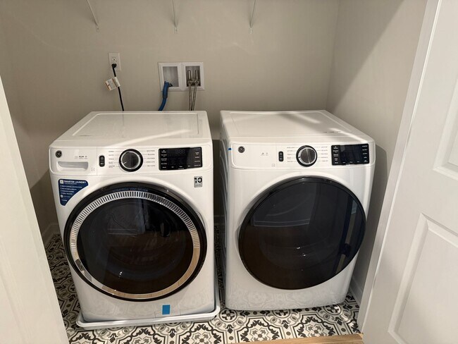 Building Photo - 2435 Ownby Ln