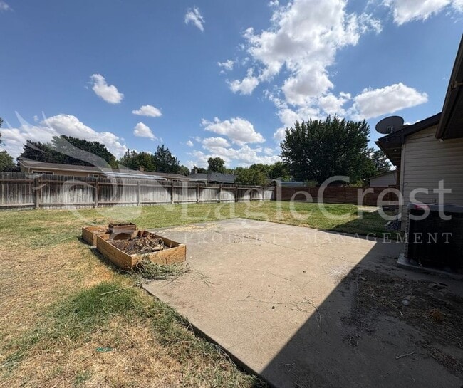 Building Photo - Three Bedroom, Two Bathroom House plus bon...