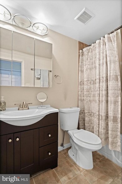 Building Photo - 2712 Advent Ct S