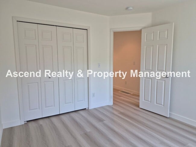 Building Photo - Available NOW! Updated in Arbor Roses 3Bed...