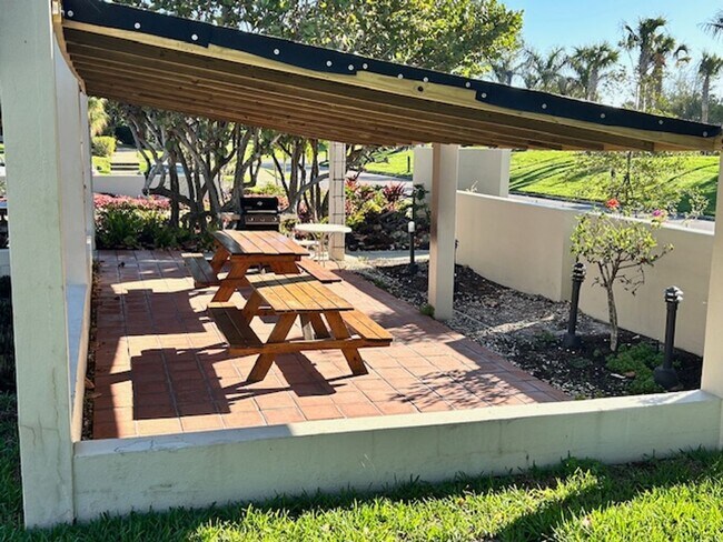Building Photo - 2026 BEACH RENTAL- 2/2 Condo WITH PRIVATE ENTRY - BEACH PLACE - STEPS THE BEACH!!