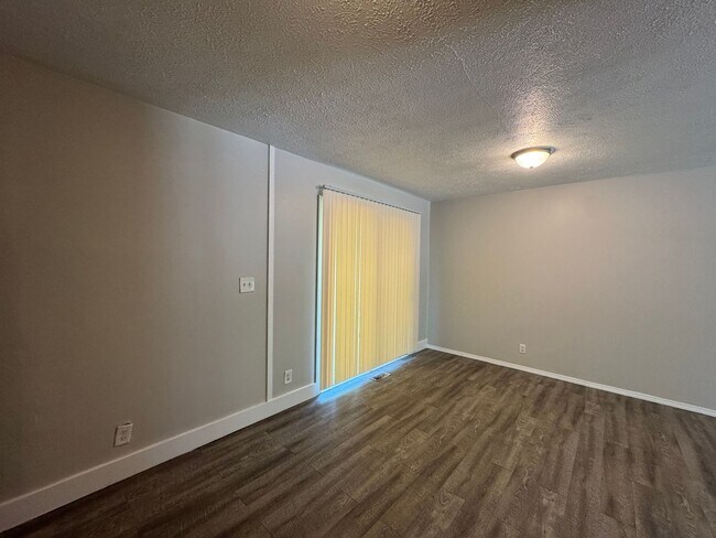 Building Photo - Far Eastside 4 Bedroom 2 Bath