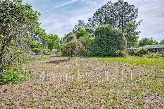 Building Photo - 2719 Meadowbrook Dr