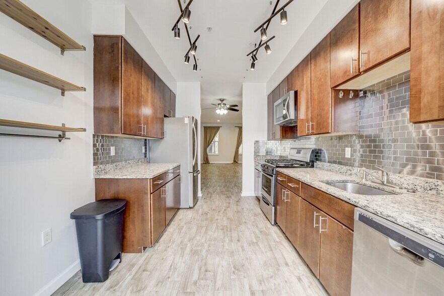Building Photo - 2501 Sayles Pl SE