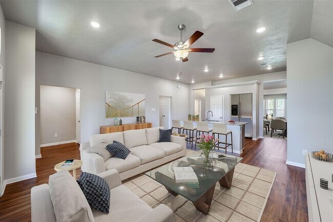 Building Photo - 1042 Tomball Downs Dr
