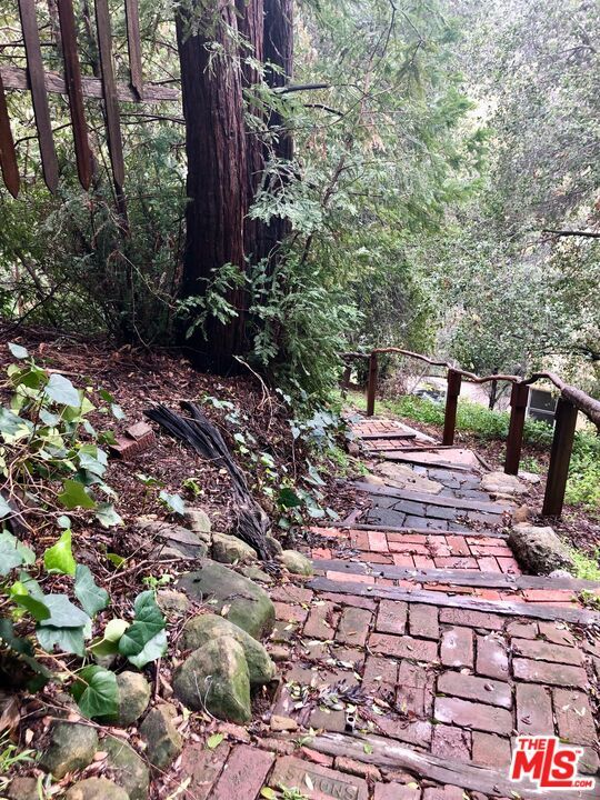 Building Photo - 764 Old Topanga Canyon Rd