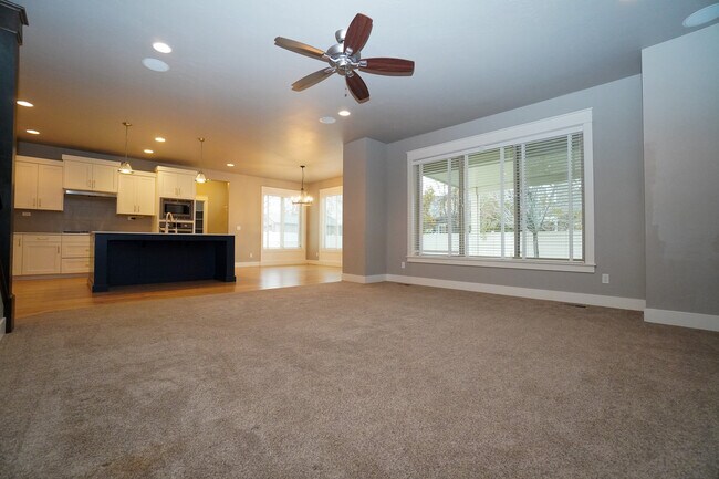 Building Photo - 2303 E Fratello St