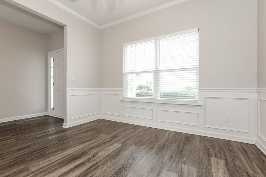 Building Photo - 326 Crescent Woode Dr