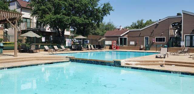 Building Photo - 2307 Balsam Dr