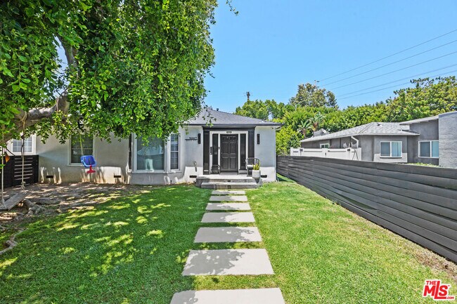 Building Photo - 9007 David Ave