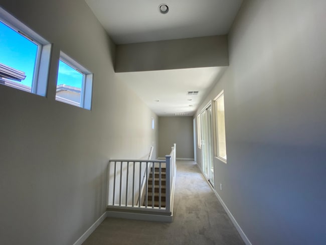 Building Photo - 1312 N Zane Dr