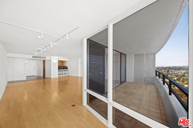 Building Photo - 4316 Marina City Dr